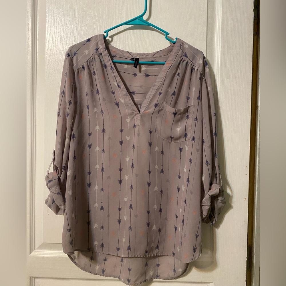 Women’s Maurice’s top size XL